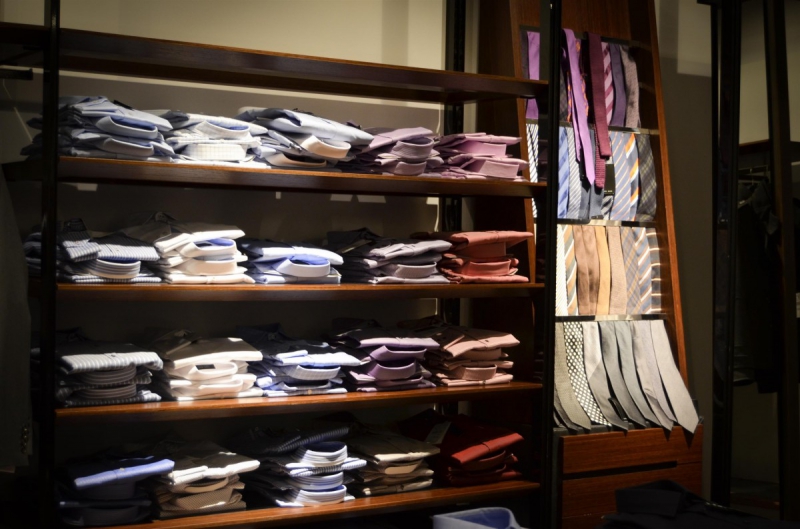 vitrine-COURMES-min_shirts_exhibition_shop_shopping_shelf_buy_business_clothing-940715